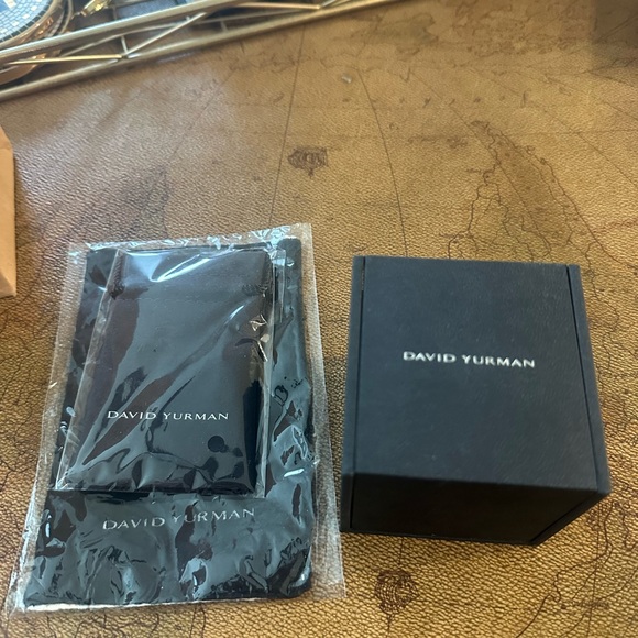 David Yurman Crossover Ring - Picture 7 of 15